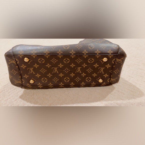 LOUIS VUITTON
Monogram Montaigne BB - Picture 2 of 15